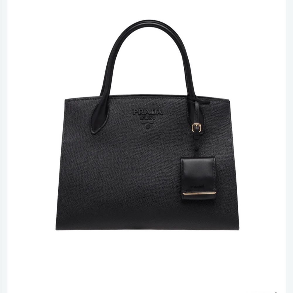 Medium Saffiano leather Prada
Monochrome bag